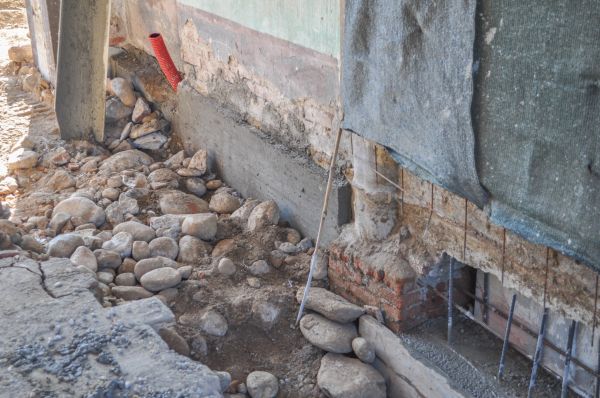 Structural Underpinning in Hamilton